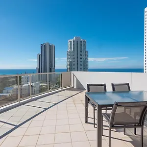 broadbeach-savannah-resort.queenslandhotels.net/
